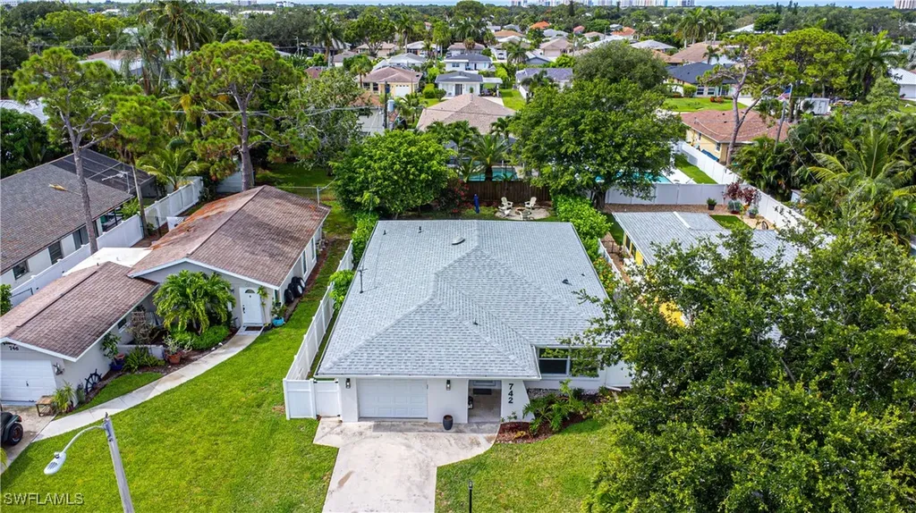 742 99th Avenue N Naples FL 34108