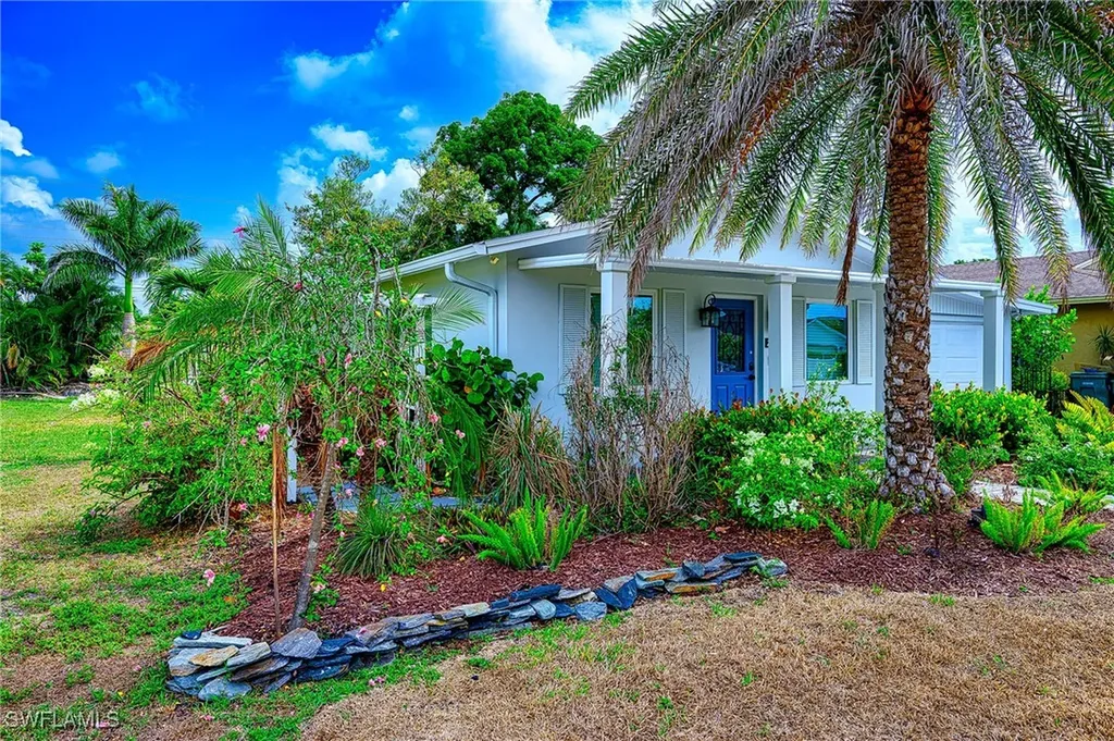 757 101 Avenue N Naples FL 34108