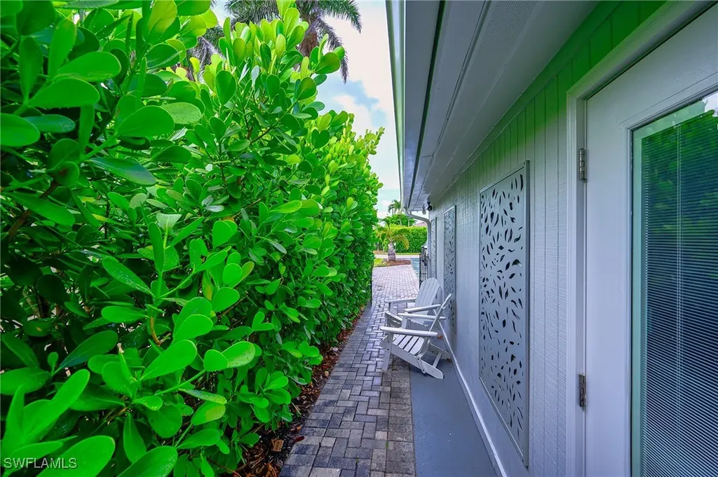 757 101 Avenue N Naples FL 34108