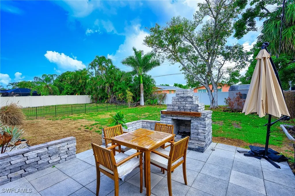 757 101 Avenue N Naples FL 34108