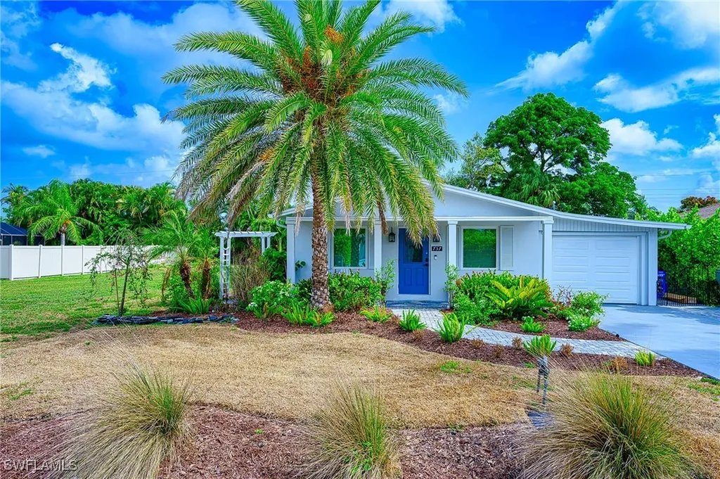 757 101 Avenue N Naples FL 34108