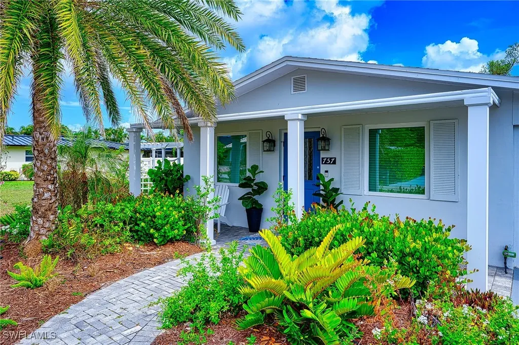 757 101 Avenue N Naples FL 34108
