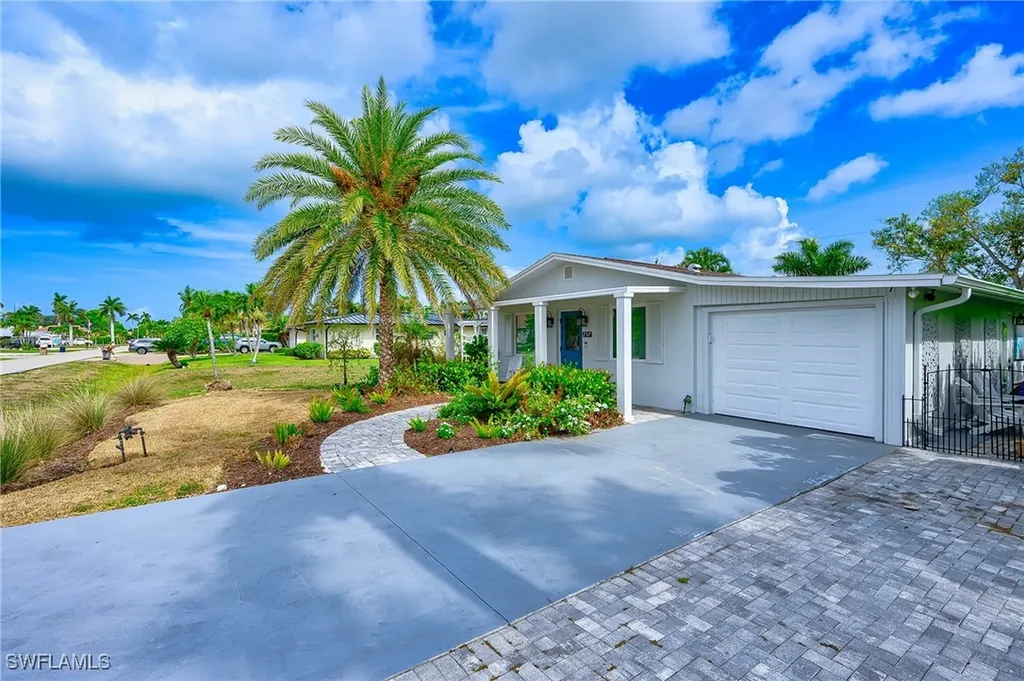 757 101 Avenue N Naples FL 34108