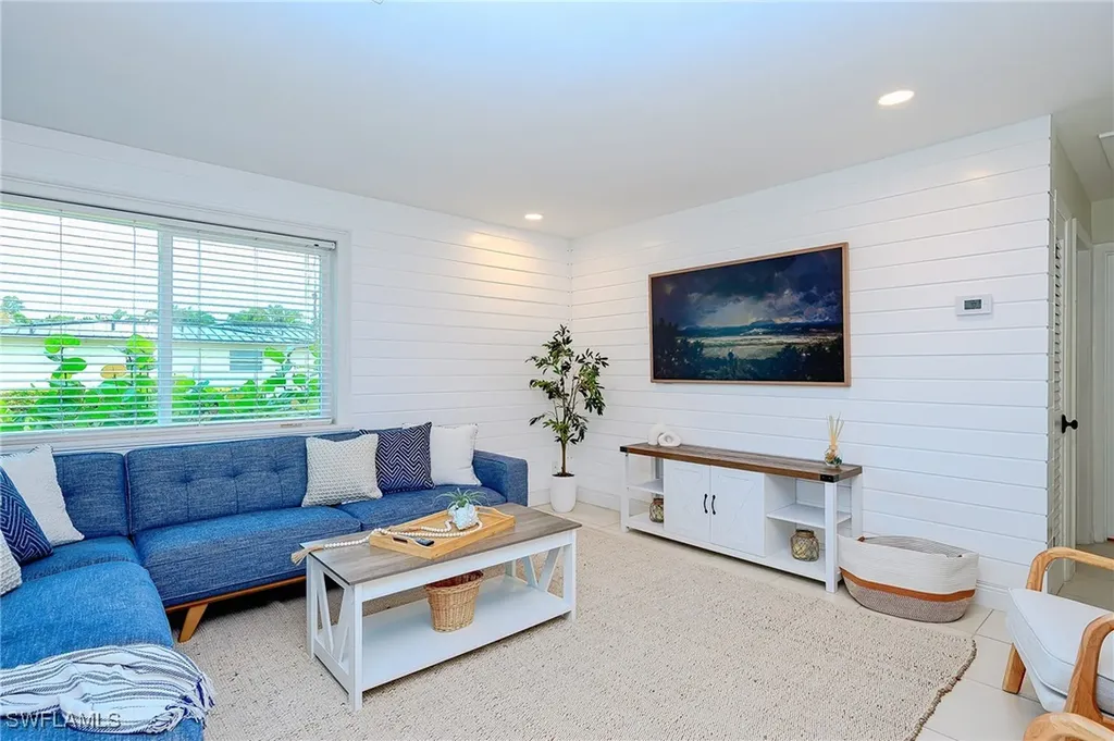 757 101 Avenue N Naples FL 34108