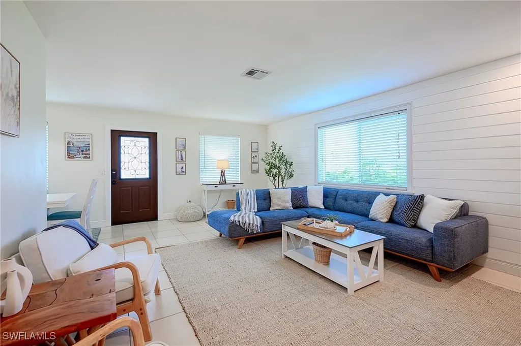 757 101 Avenue N Naples FL 34108