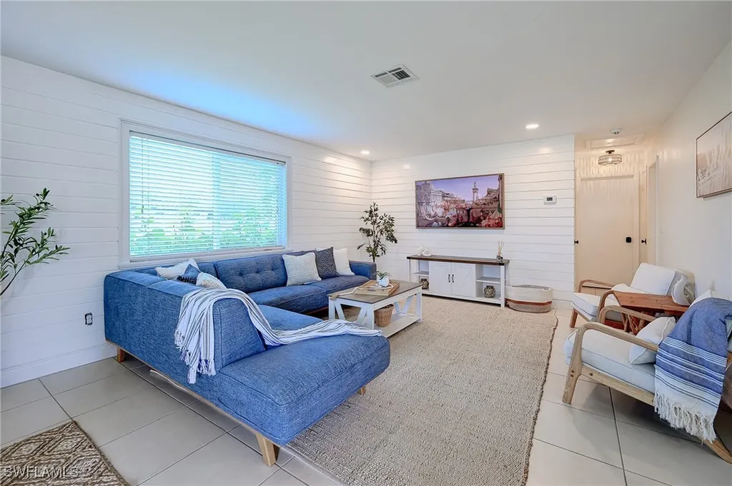 757 101 Avenue N Naples FL 34108