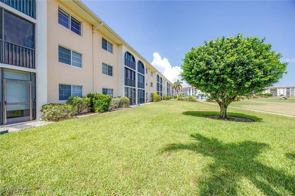 45 High Point Circle S Naples FL 34103