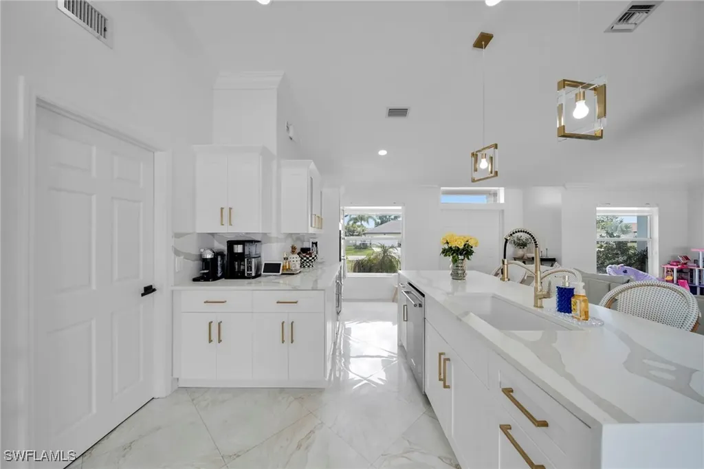 637 SW 9th Avenue Cape Coral FL 33991