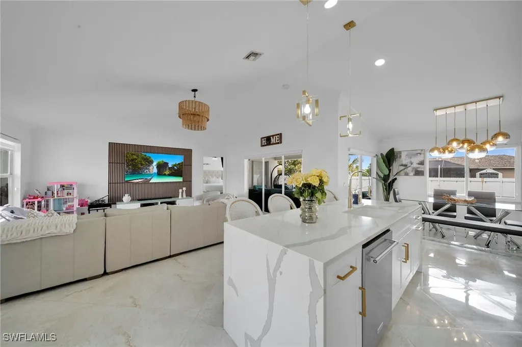 637 SW 9th Avenue Cape Coral FL 33991