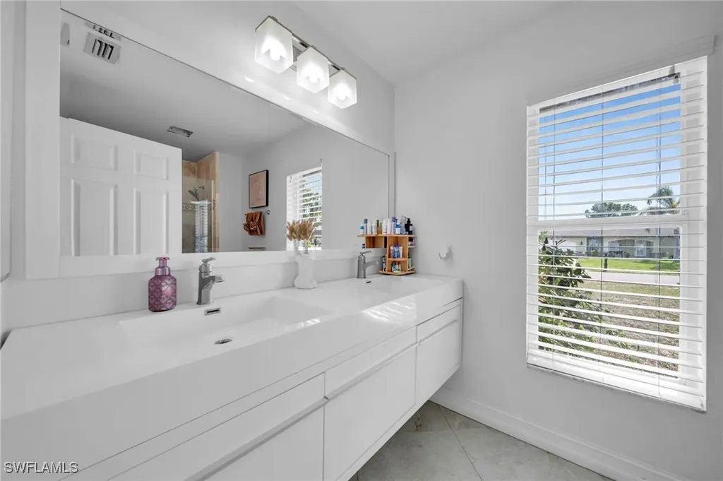 637 SW 9th Avenue Cape Coral FL 33991