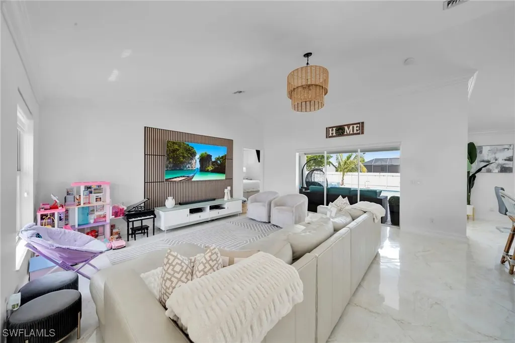 637 SW 9th Avenue Cape Coral FL 33991