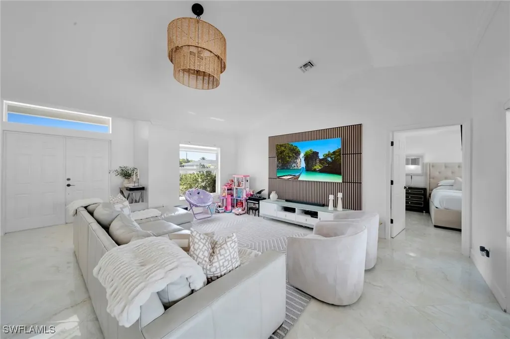 637 SW 9th Avenue Cape Coral FL 33991