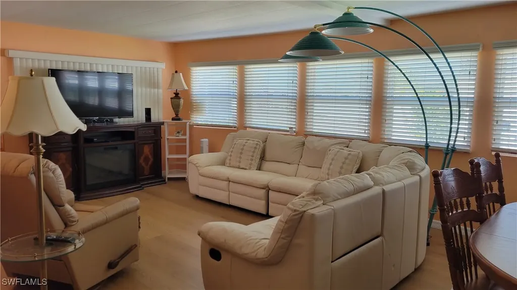 123 Sun Circle Fort Myers FL 33905