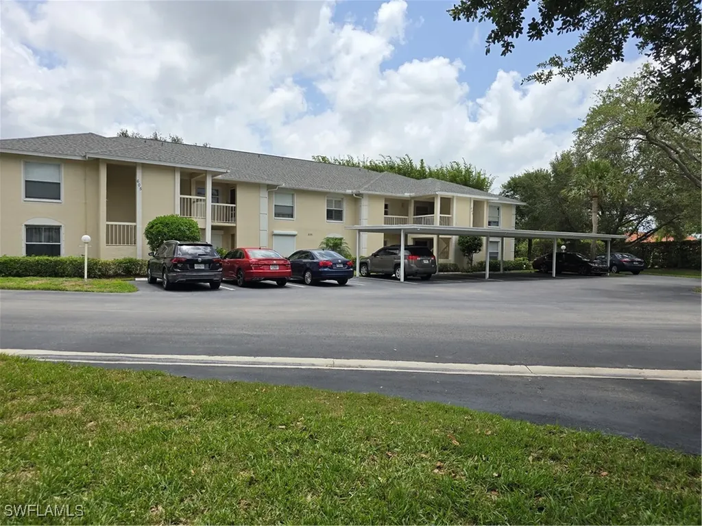 605 Squire Circle Naples FL 34104