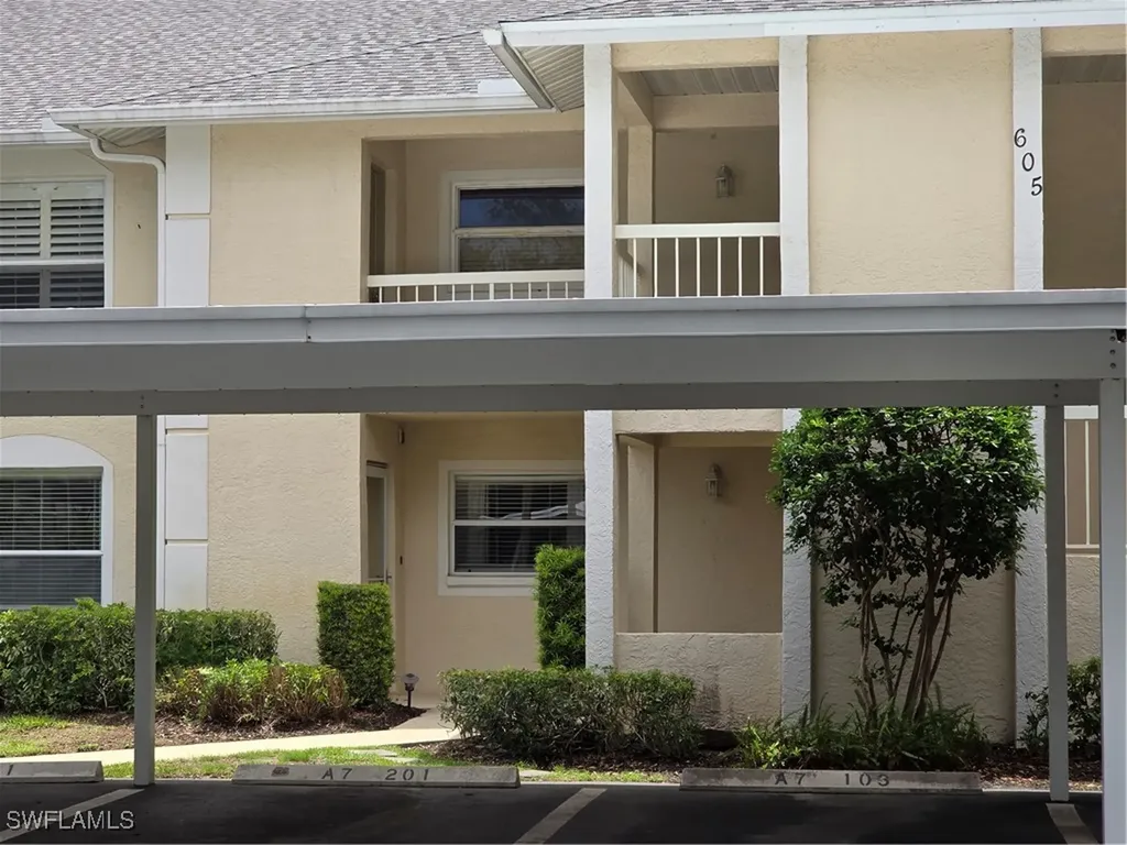 605 Squire Circle Naples FL 34104