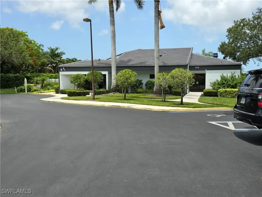 605 Squire Circle Naples FL 34104