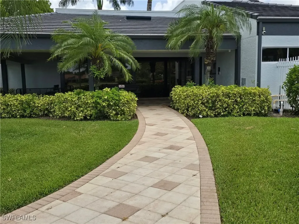 605 Squire Circle Naples FL 34104