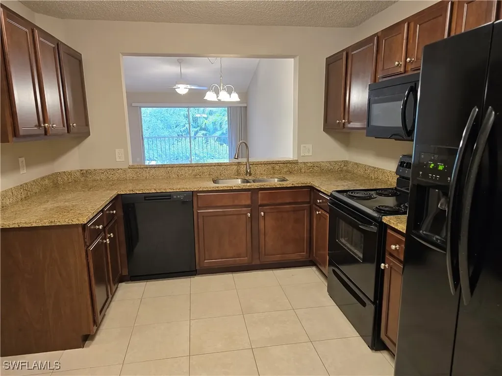 605 Squire Circle Naples FL 34104