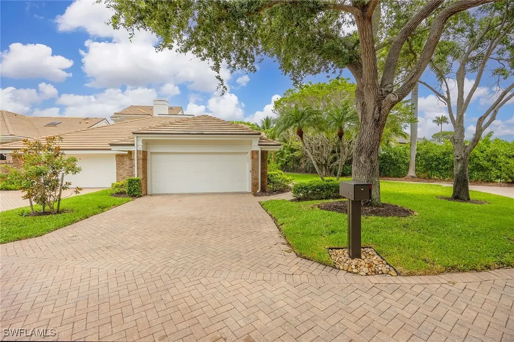 571 Park Shore Drive Naples FL 34103