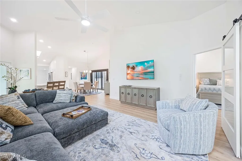 571 Park Shore Drive Naples FL 34103
