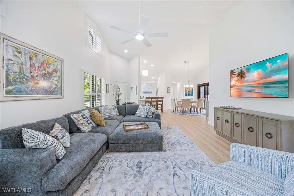 571 Park Shore Drive Naples FL 34103