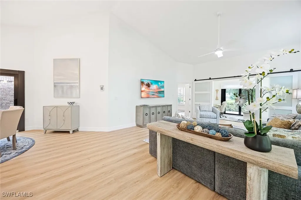 571 Park Shore Drive Naples FL 34103