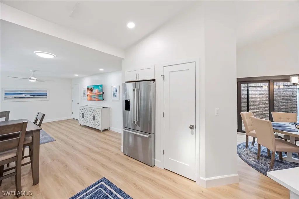571 Park Shore Drive Naples FL 34103