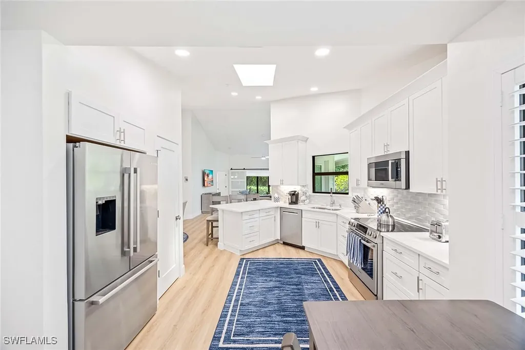 571 Park Shore Drive Naples FL 34103