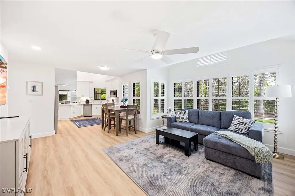 571 Park Shore Drive Naples FL 34103