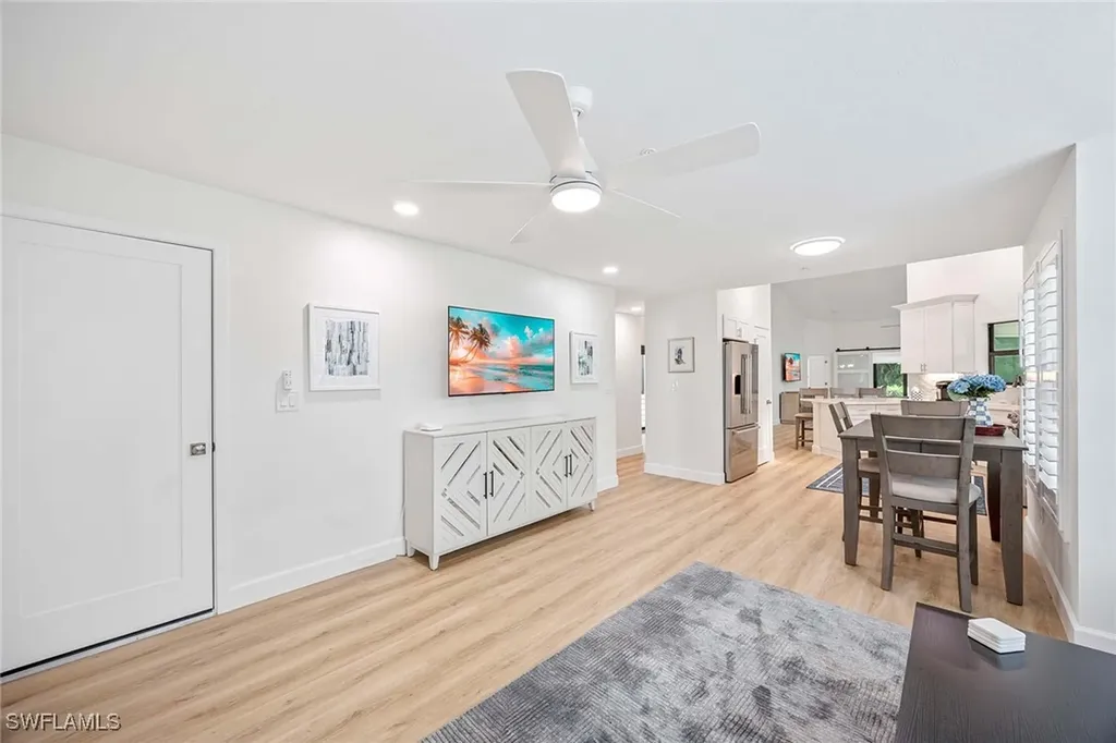 571 Park Shore Drive Naples FL 34103