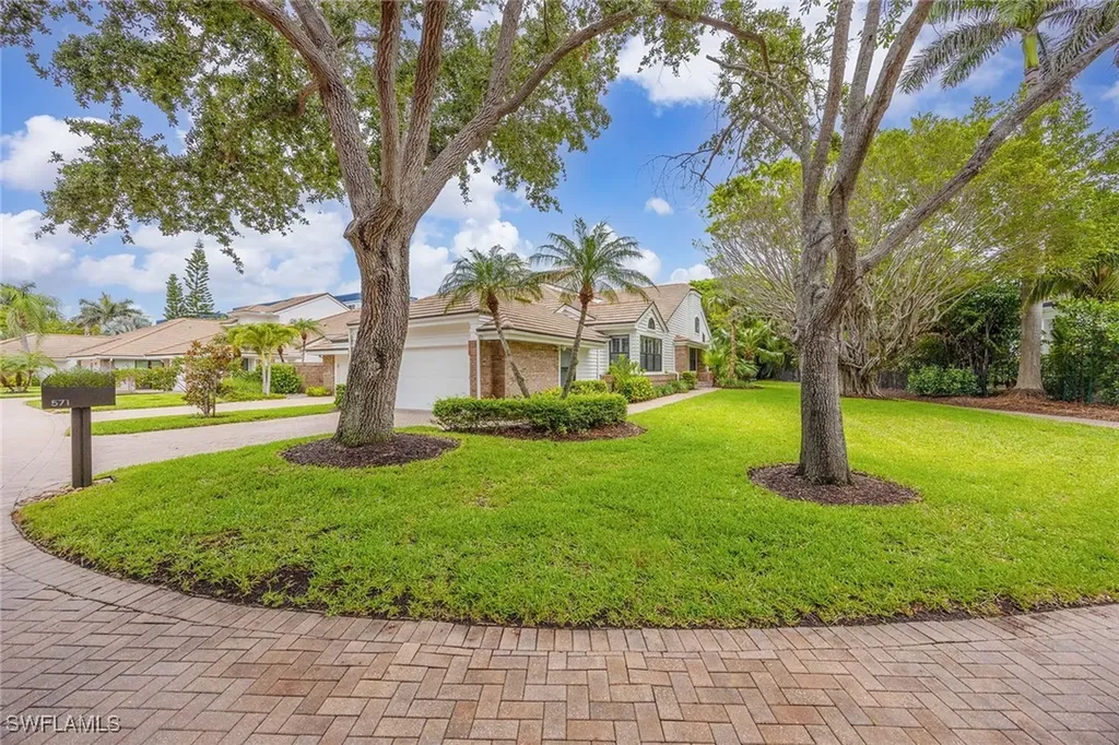 571 Park Shore Drive Naples FL 34103