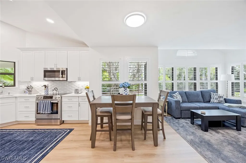 571 Park Shore Drive Naples FL 34103