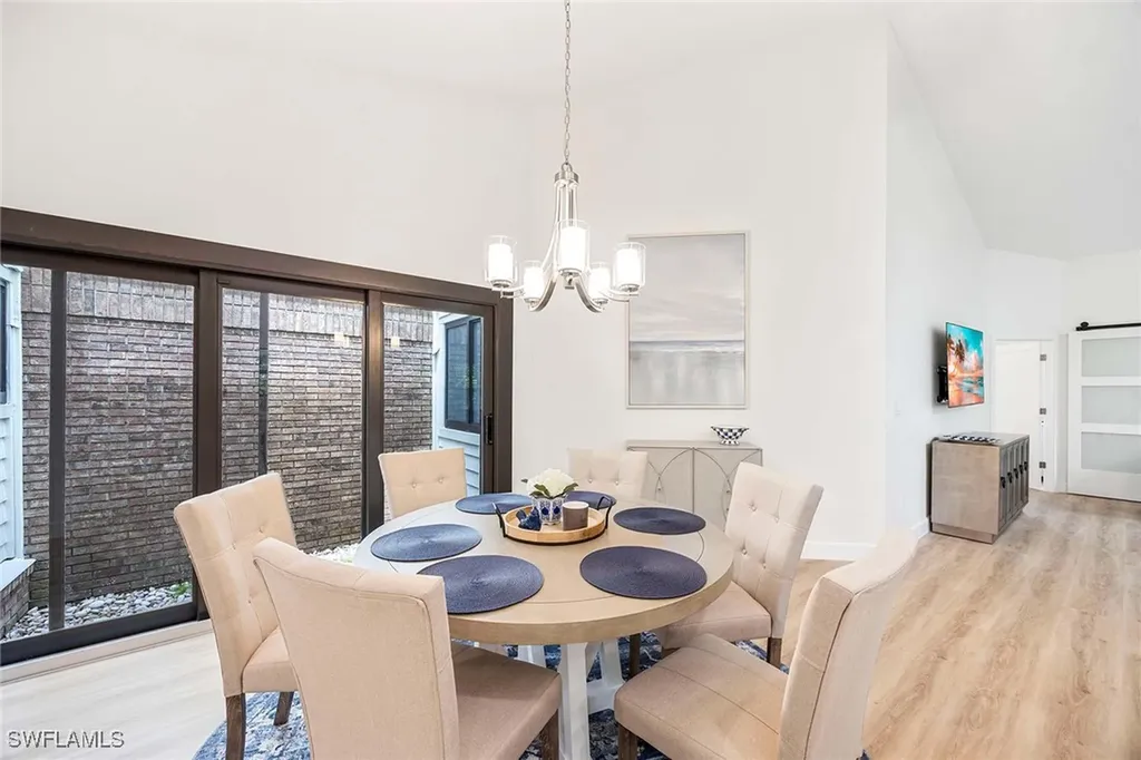 571 Park Shore Drive Naples FL 34103