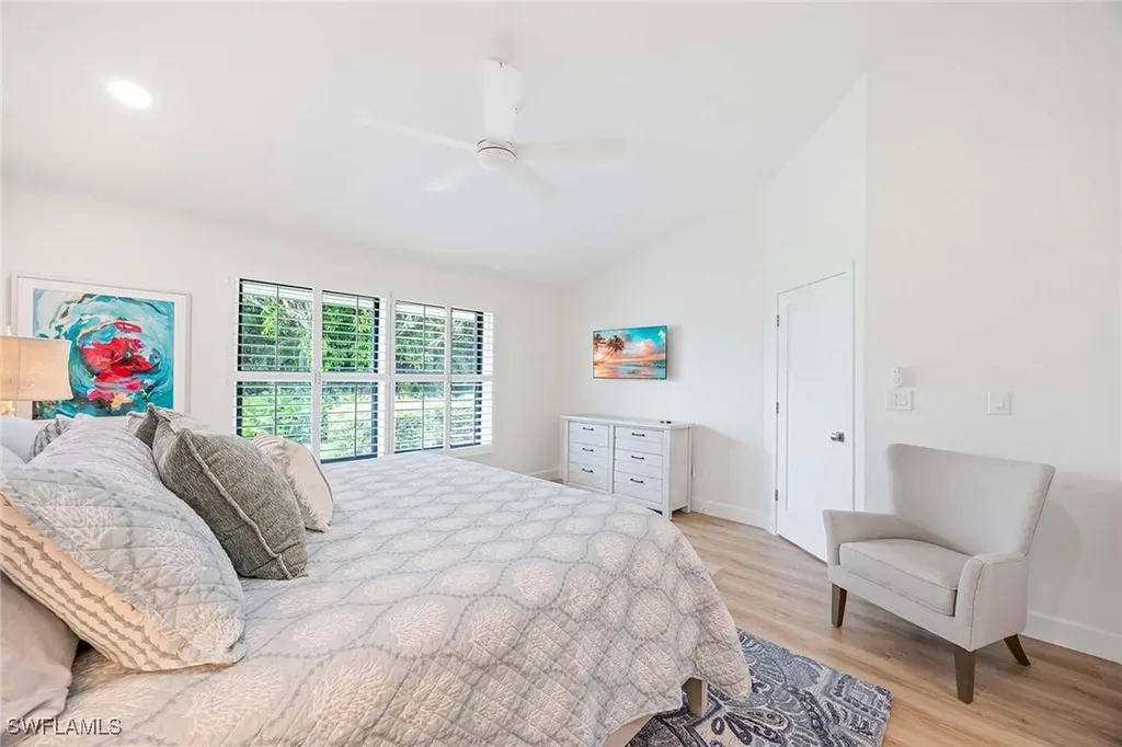 571 Park Shore Drive Naples FL 34103