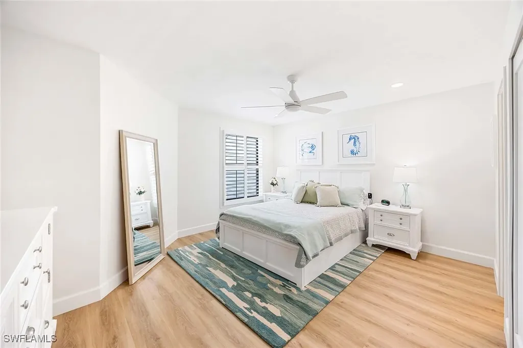 571 Park Shore Drive Naples FL 34103