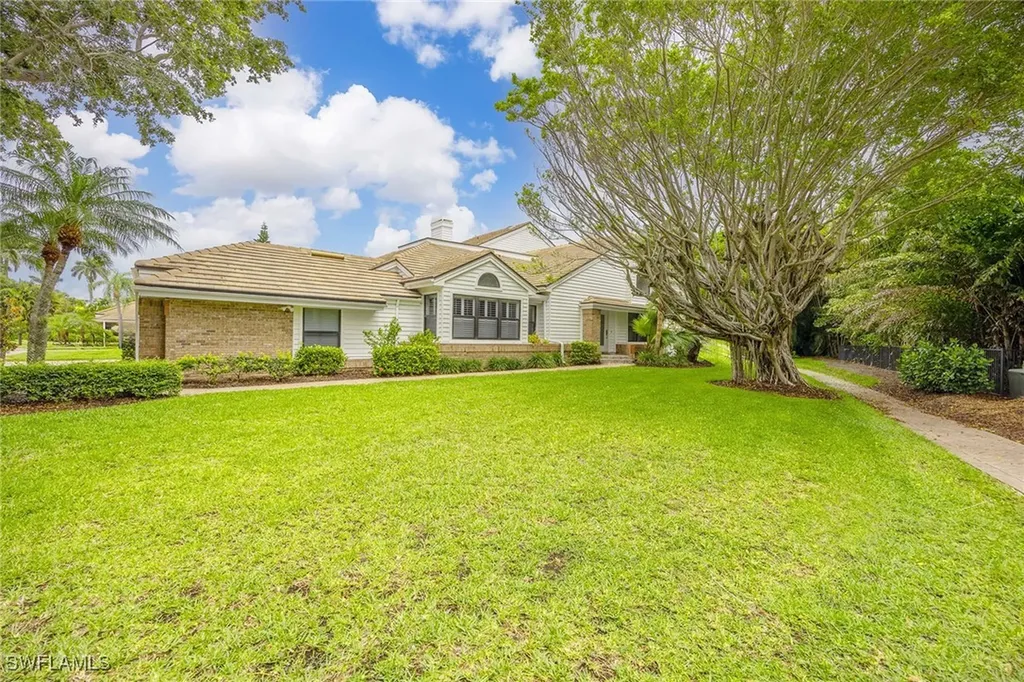 571 Park Shore Drive Naples FL 34103