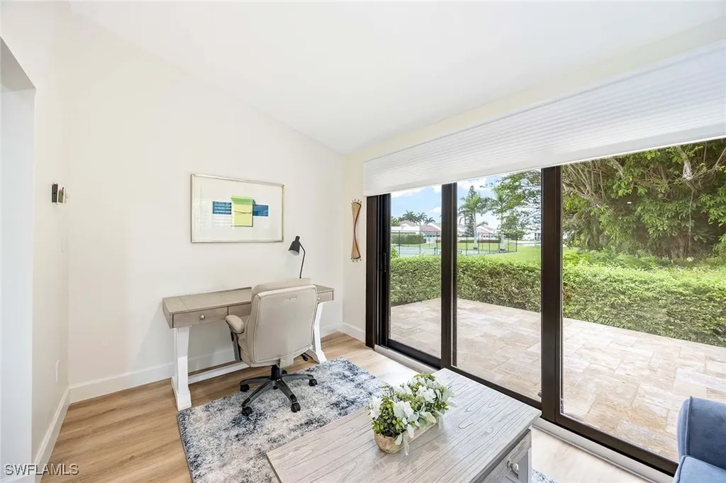 571 Park Shore Drive Naples FL 34103