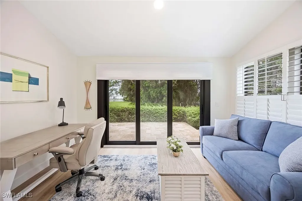 571 Park Shore Drive Naples FL 34103