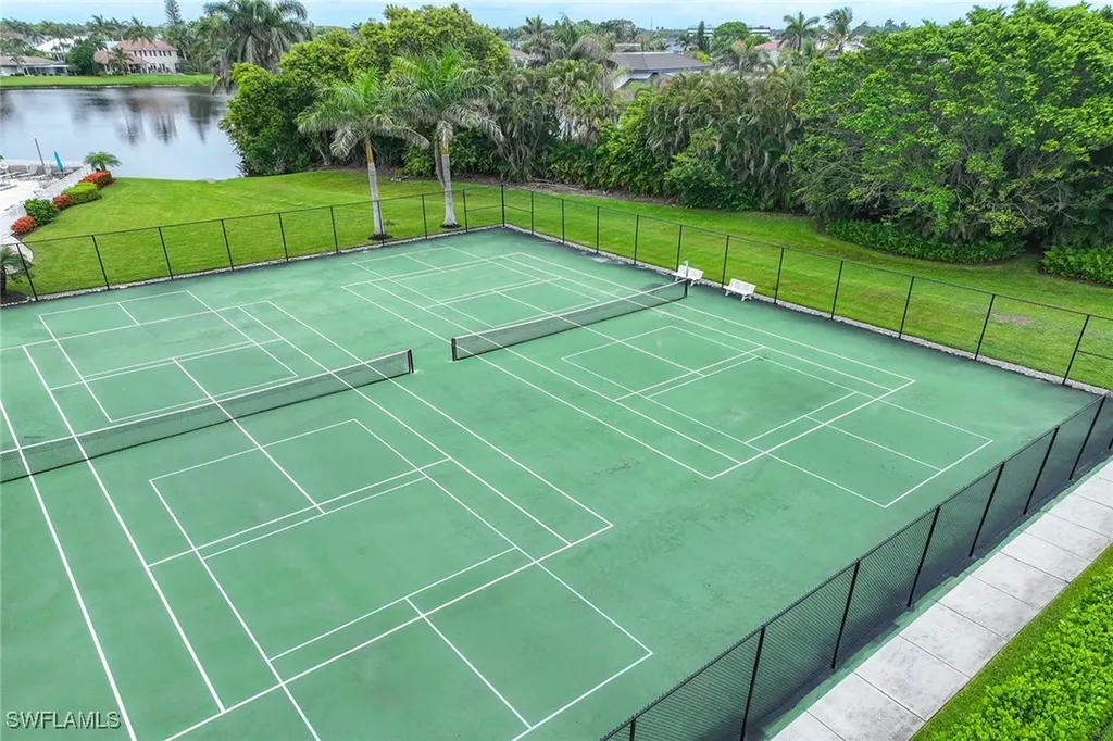 571 Park Shore Drive Naples FL 34103