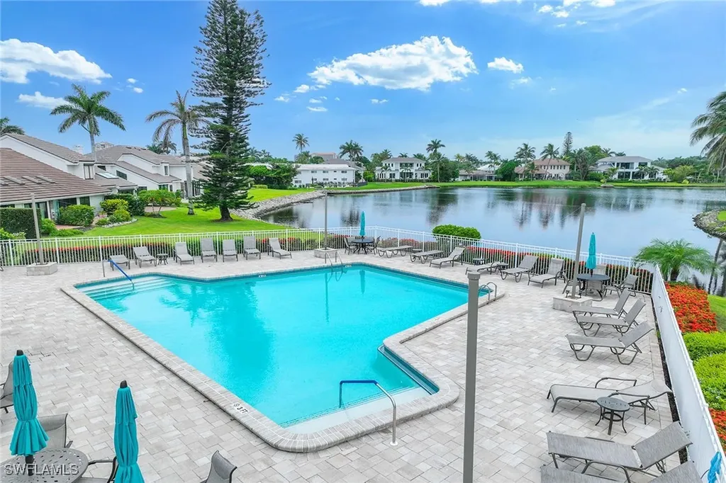 571 Park Shore Drive Naples FL 34103