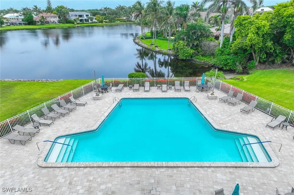 571 Park Shore Drive Naples FL 34103