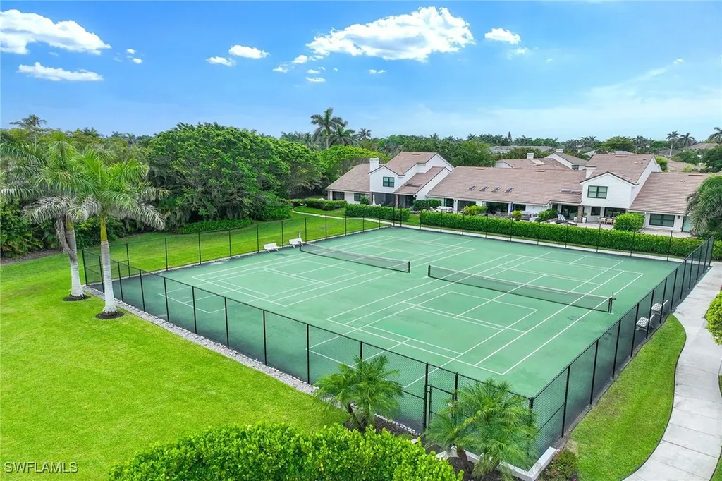 571 Park Shore Drive Naples FL 34103