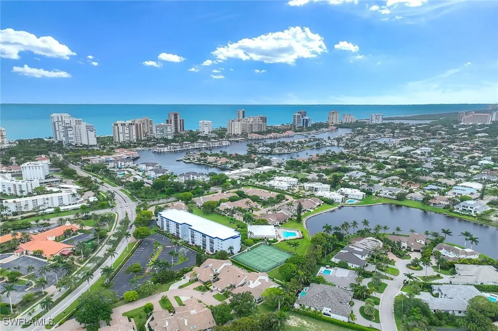 571 Park Shore Drive Naples FL 34103