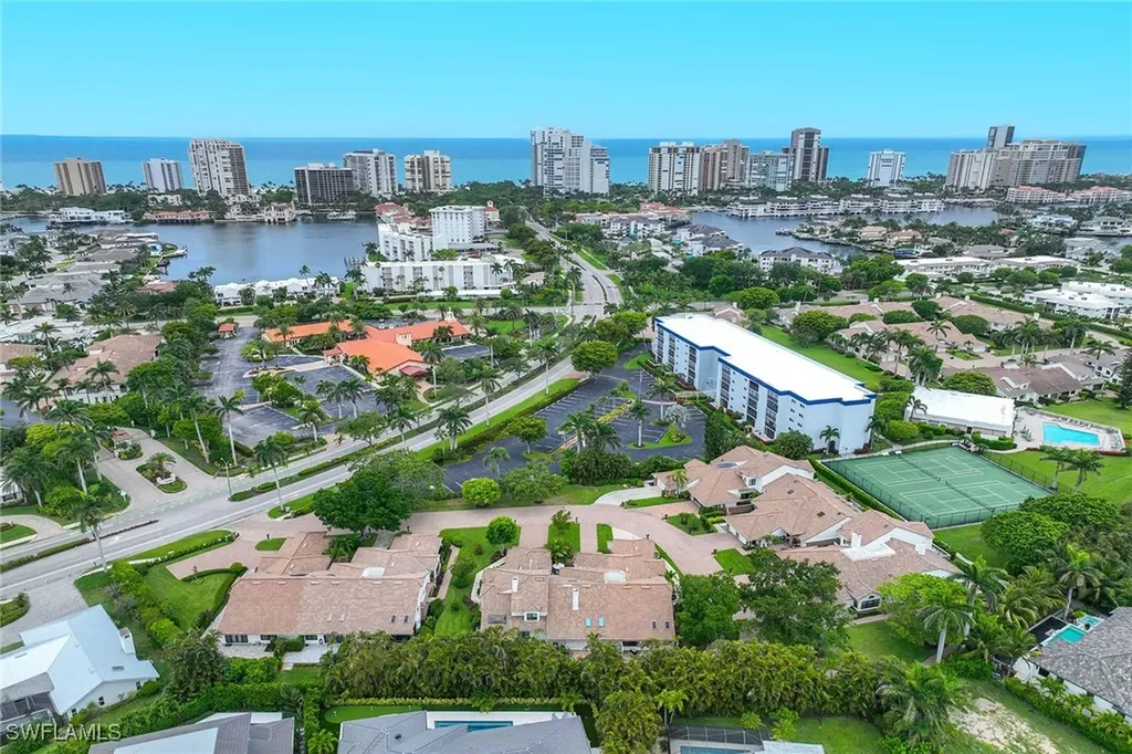 571 Park Shore Drive Naples FL 34103