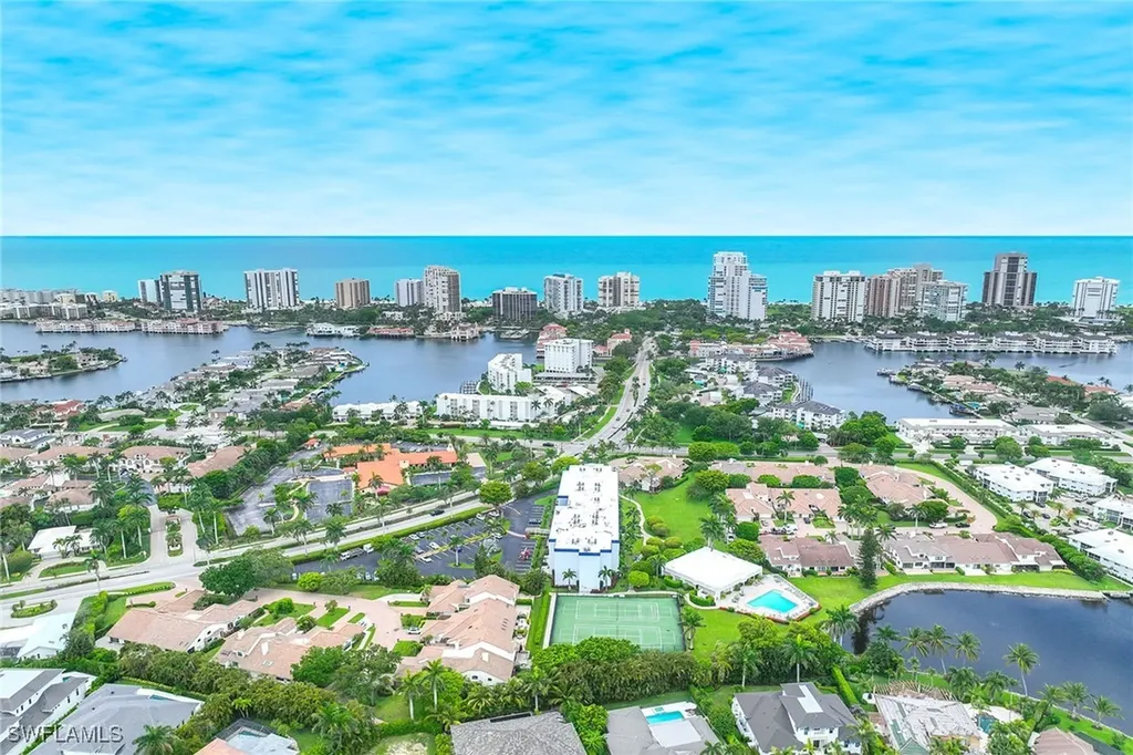 571 Park Shore Drive Naples FL 34103