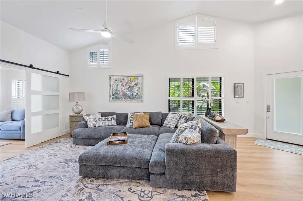 571 Park Shore Drive Naples FL 34103