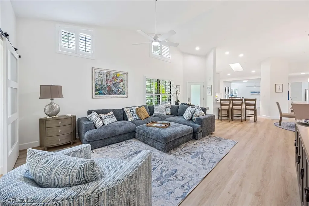571 Park Shore Drive Naples FL 34103