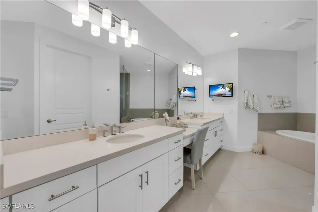 2739 Tiburon Boulevard E Naples FL 34109