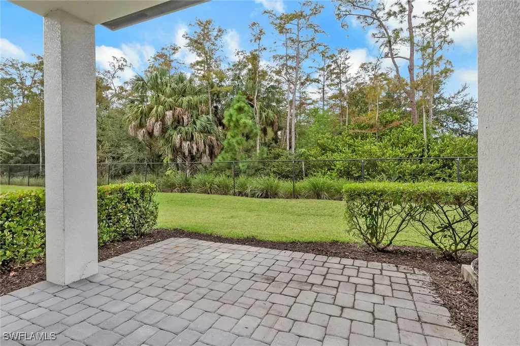 7501 Carnegie Way Naples FL 34119