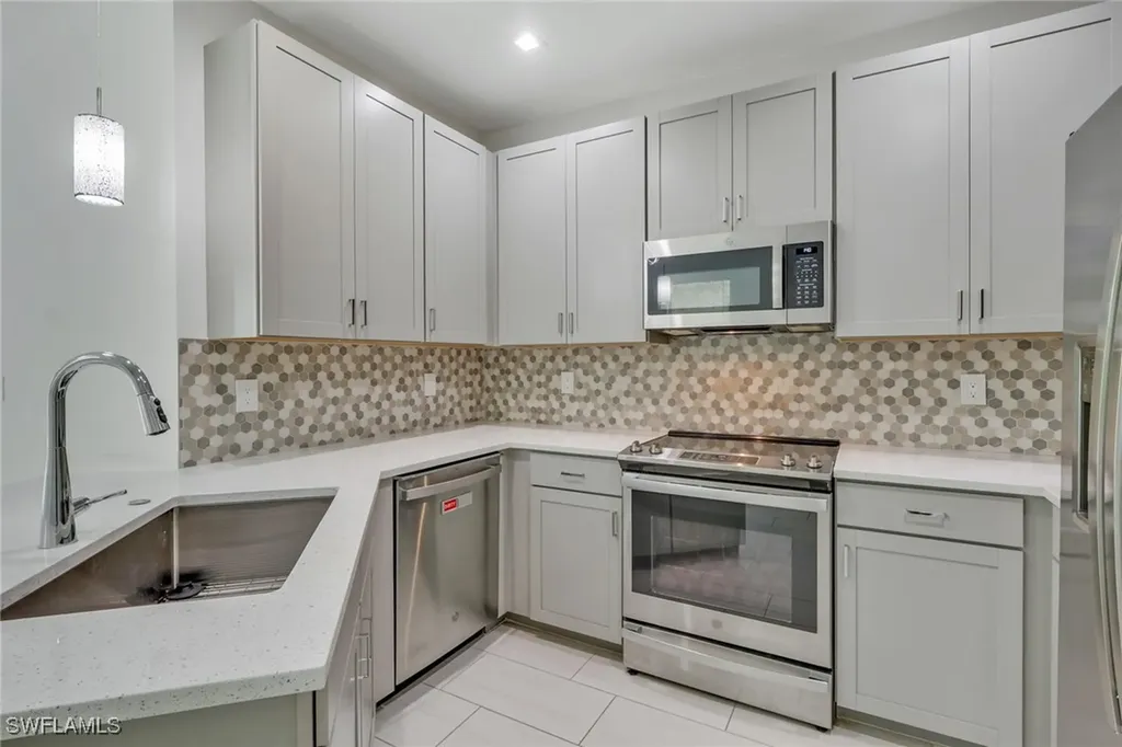 7501 Carnegie Way Naples FL 34119